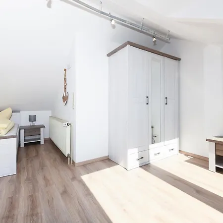 Апартаменты Haus Baerensuite Эзенс